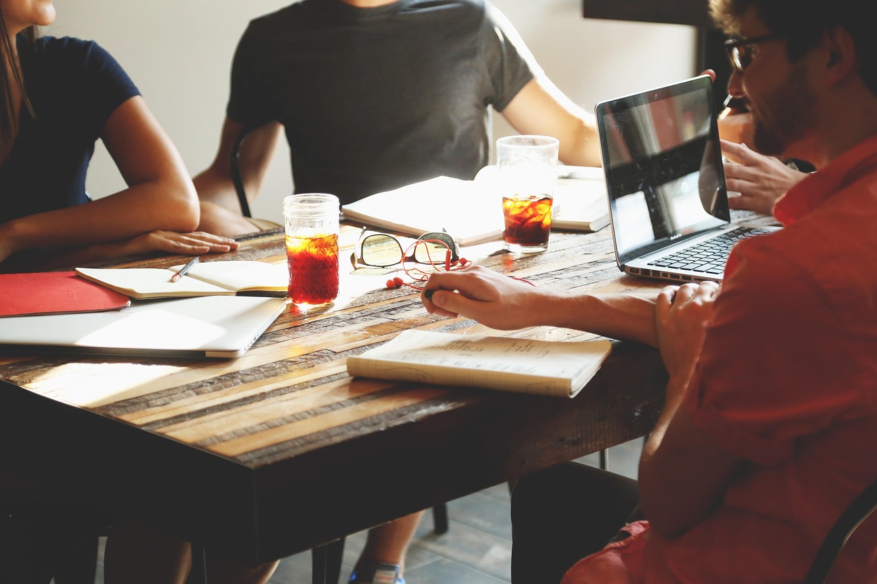 découvrez tout ce qu'il faut savoir sur l'adhésion à un comité d'entreprise : rôles, critères de sélection et avantages pour les employés et l'organisation.