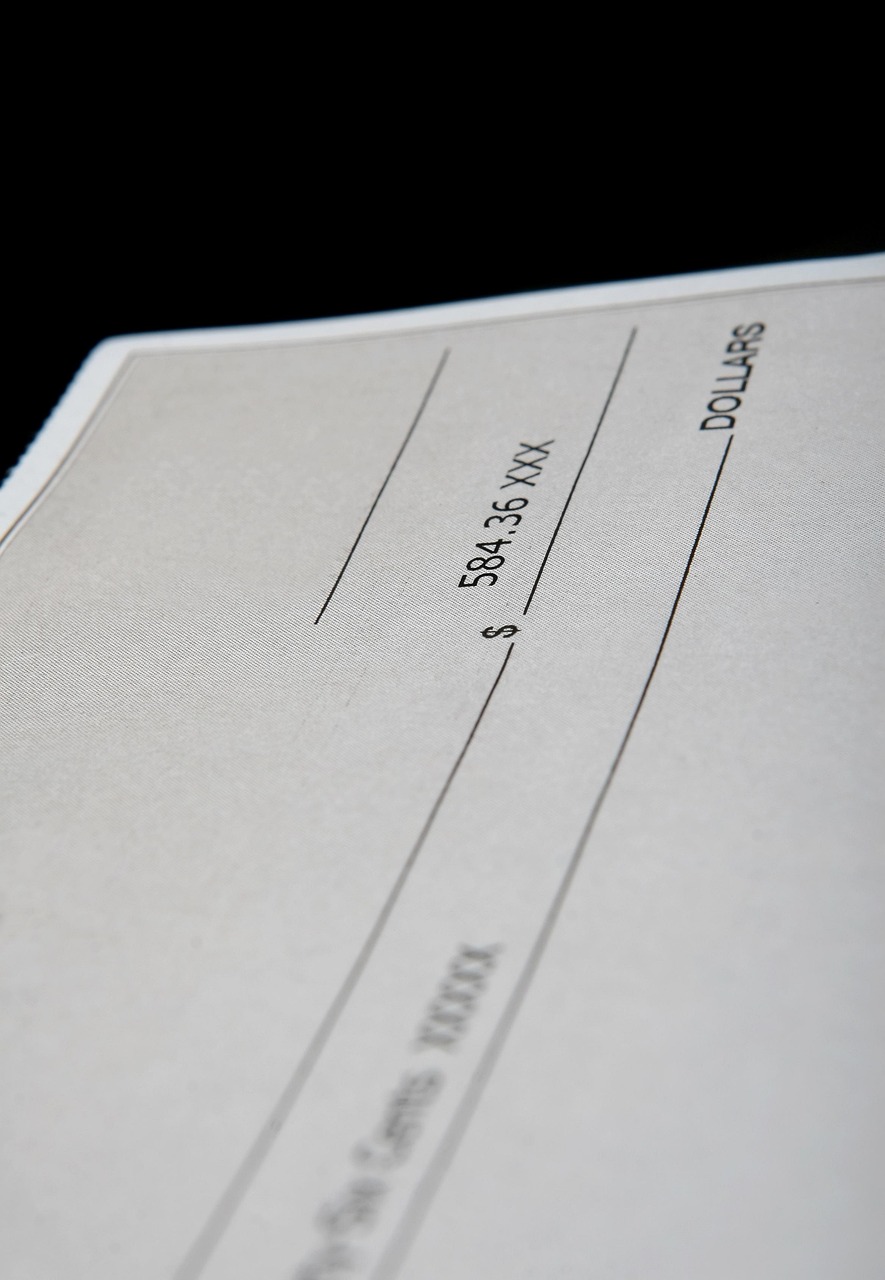 découvrez tout ce qu'il faut savoir sur le chèque : définition, fonctionnement, avantages et conseils d'utilisation pour des paiements sécurisés au quotidien.