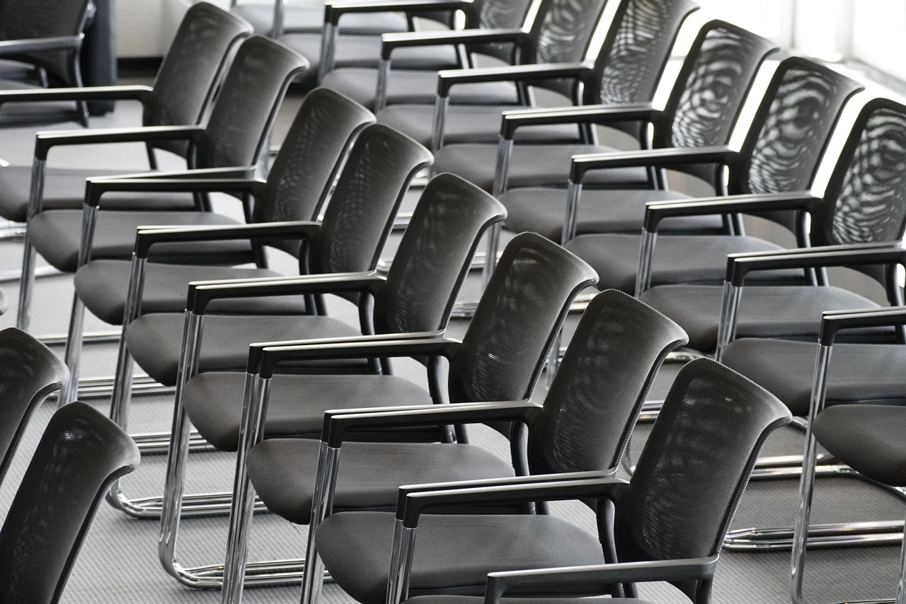découvrez comment organiser un meeting efficace : conseils pratiques, étapes clés et astuces pour assurer la réussite de vos réunions professionnelles ou personnelles.