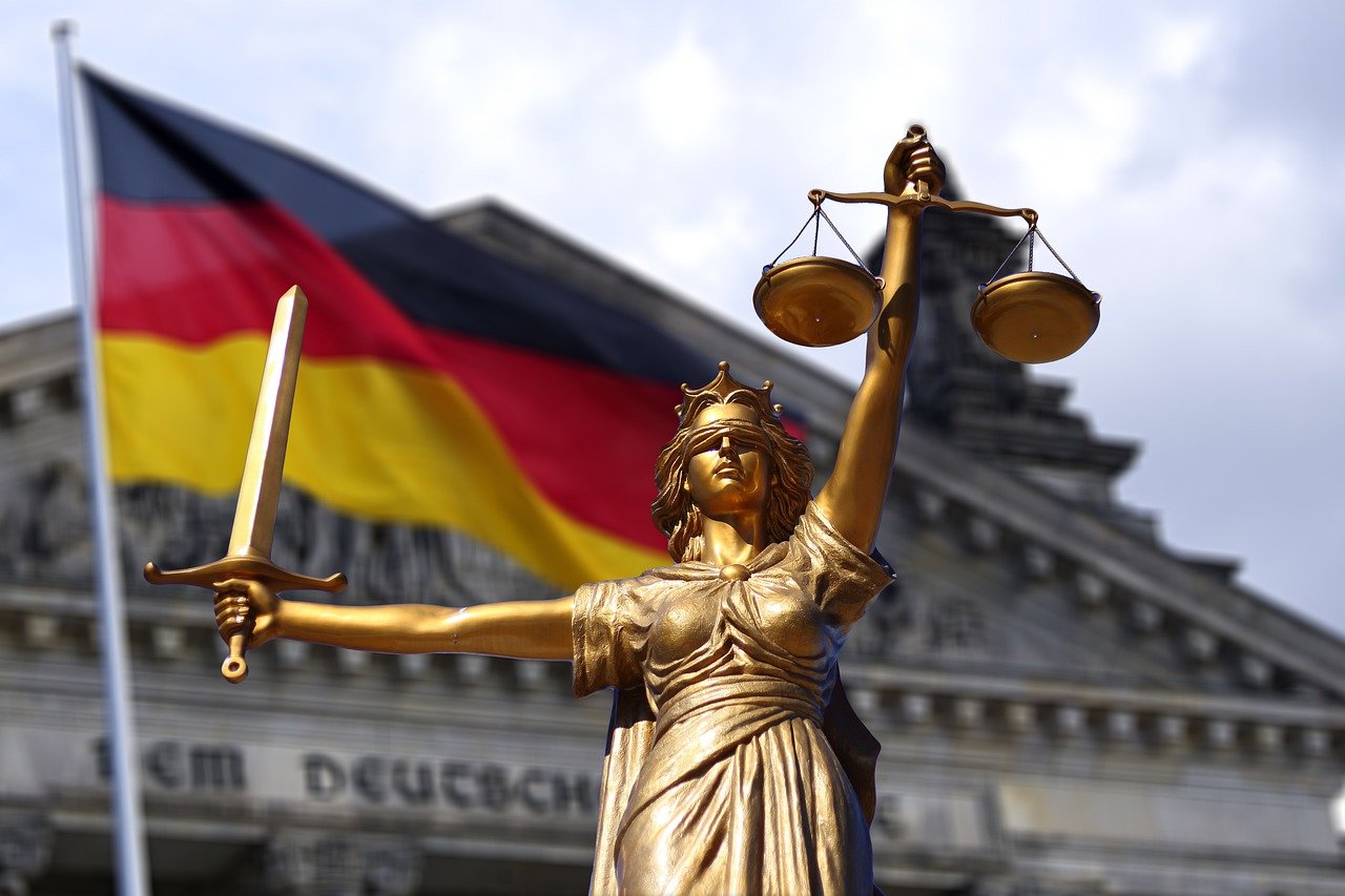 découvrez les dernières réformes de la justice des mineurs, leurs enjeux, objectifs et impacts sur la réinsertion des jeunes en conflit avec la loi en france.