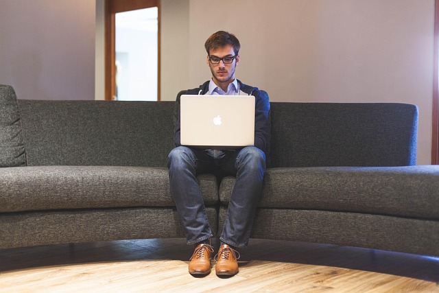 Comment devenir client mystère en 2025 : guide complet pour débutants